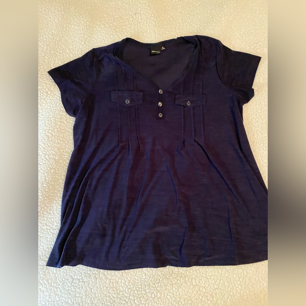 Ellie McCarthy woman Classic Navy V-Neck Short Sleeve Tee with Button Placket